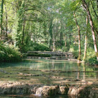 Rivière aux eaux turquoises
