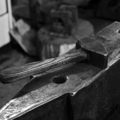 Le marteau sur son enclume